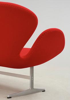 An Arne Jacobsen 'Swan' sofa, Fritz Hansen, Denmark 2000.