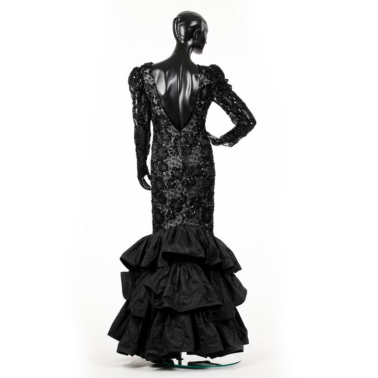 RENÉE LANGE, a black evening dress.