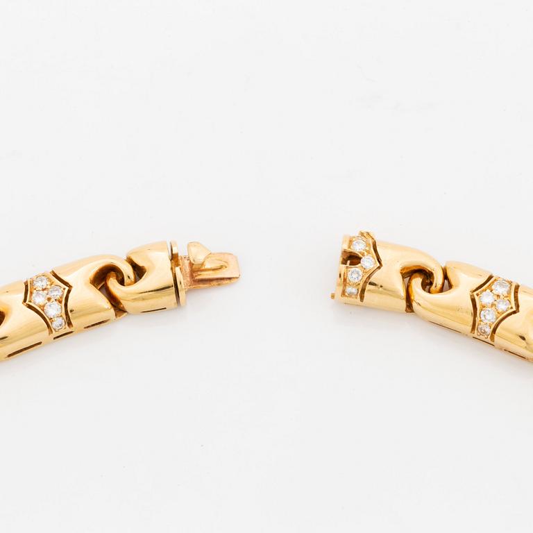 Bulgari collier 18K guld med fasettslipade safirer och runda briljantslipade diamanter.