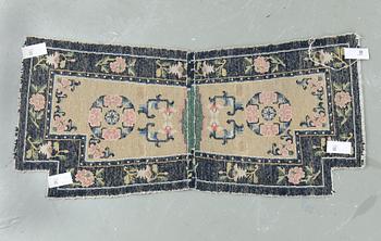 SADELTÄCKE, semiantik Kina. Ca 132,5 x 61 cm.