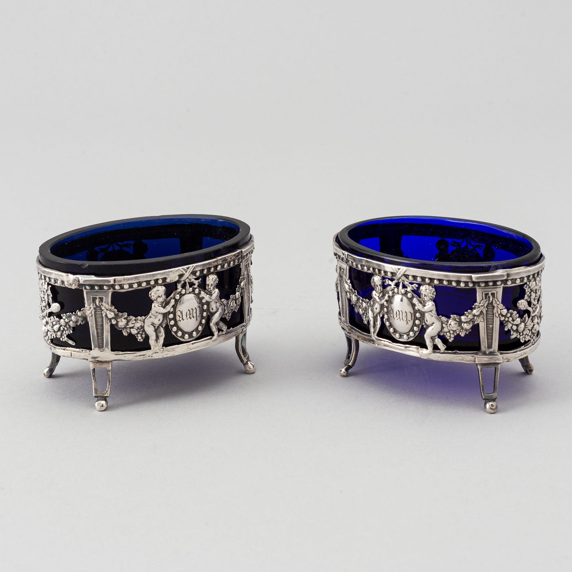 Andre-Alexandre Guignard, saltkar, ett par, silver, Paris 1783.