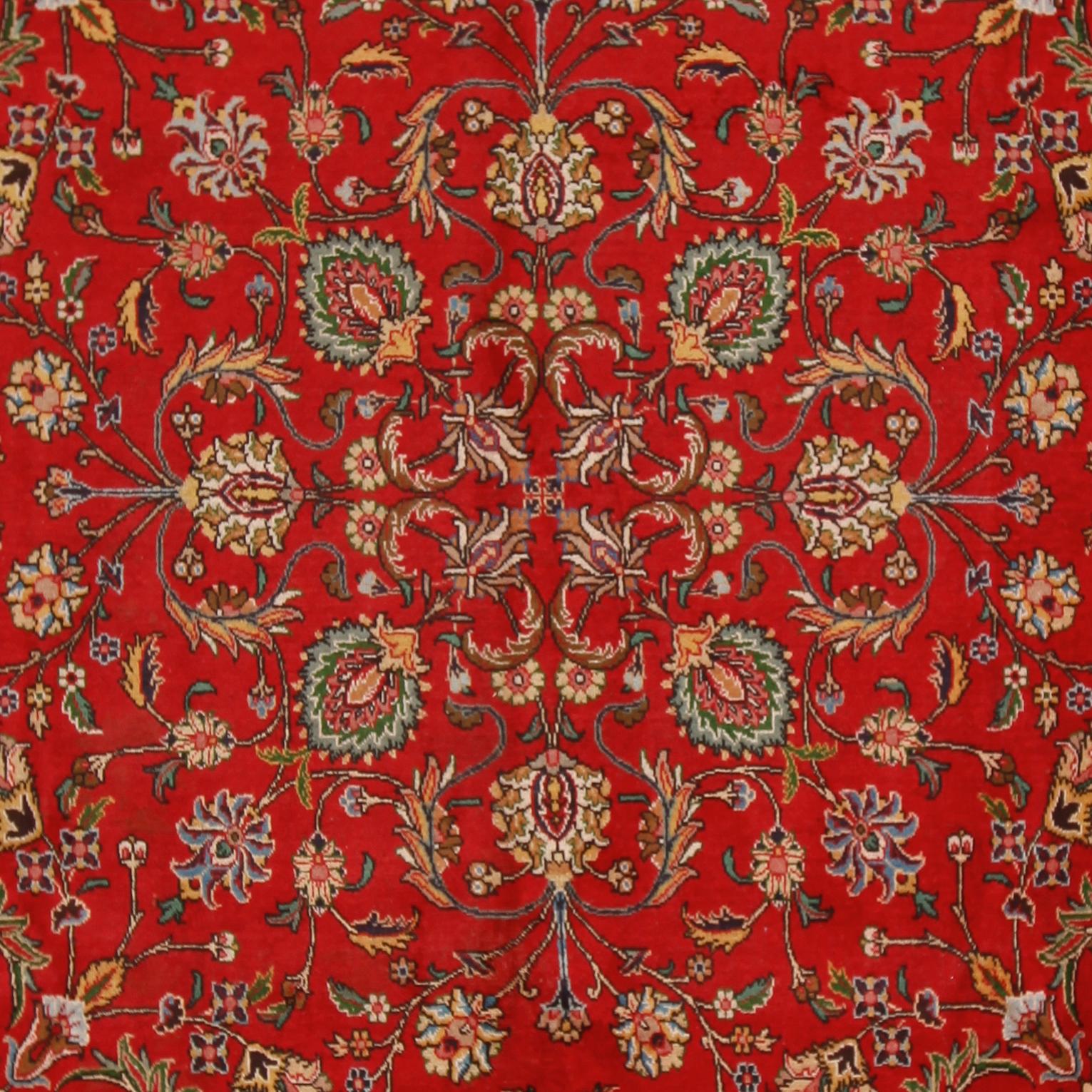 MATTA, Täbriz, ca 330 x 326 cm.