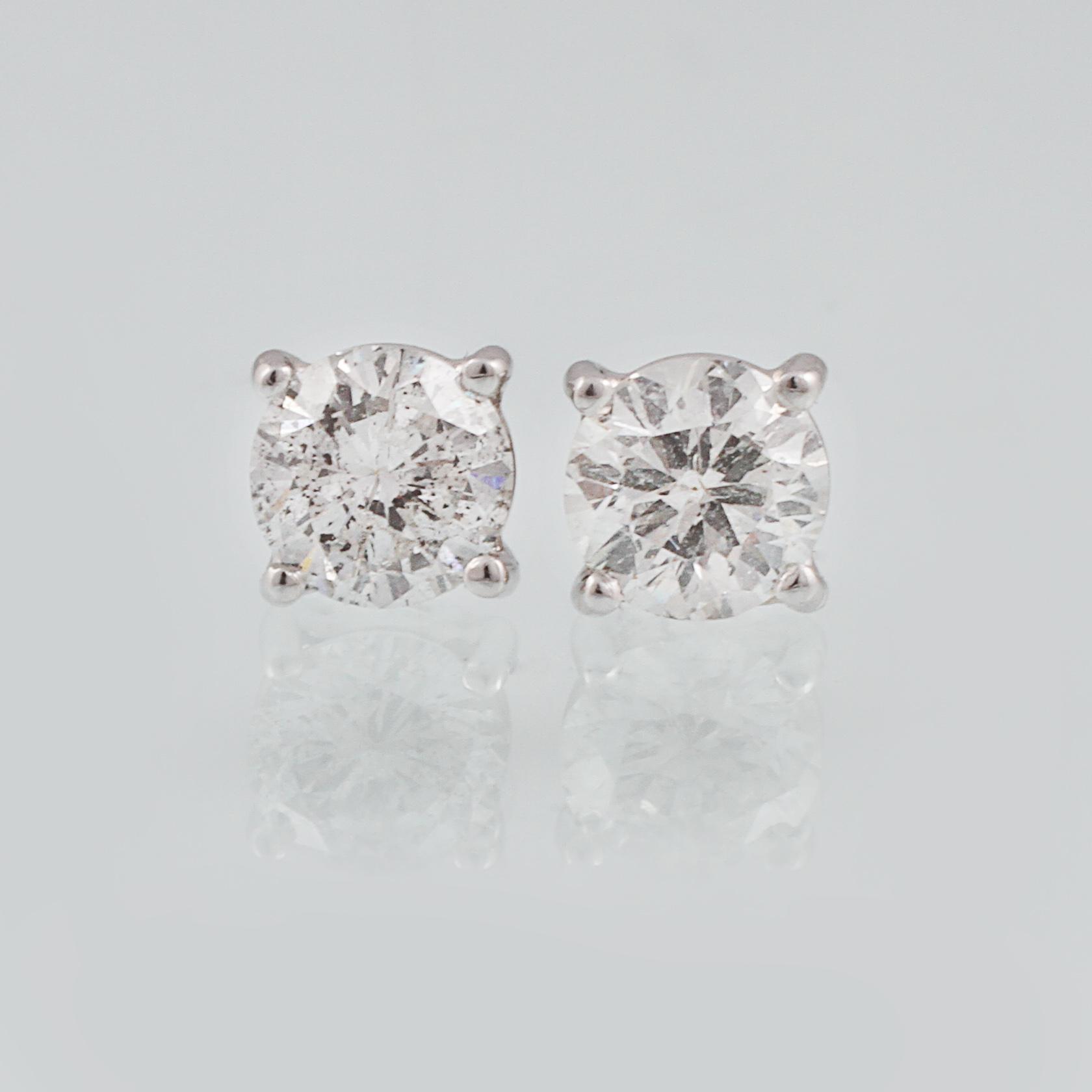 ÖRHÄNGEN, 18K vitguld med briljantslipade diamanter ca 0.81 ct. Vikt 1,6 gram.