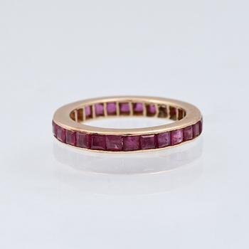 RING, 14K guld med carréslipade rubiner. Vikt 2,2 gram.