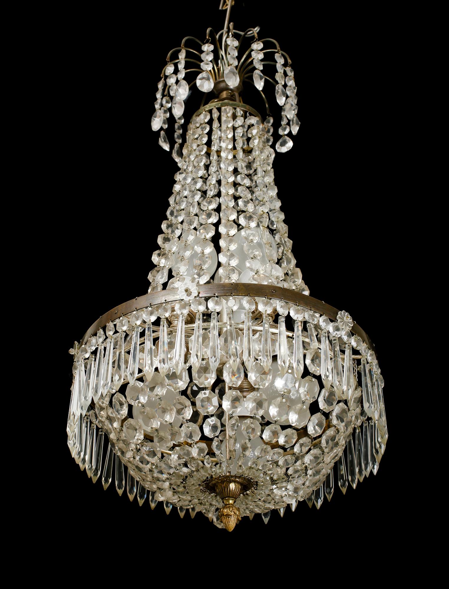 LJUSKRONA, gustaviansk stil, 1900-talets första hälft. Höjd ca 70 cm.