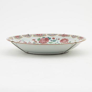 A famille rose dish, Qing dynasty, Qianlong (1736-95).