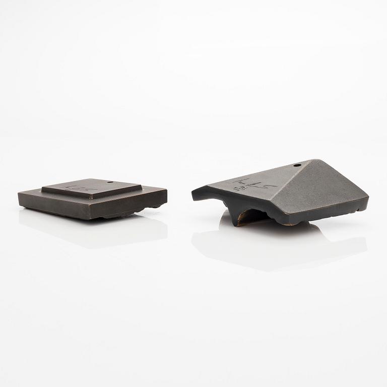 Kimmo Pyykkö, a set of two bronze reliefs.