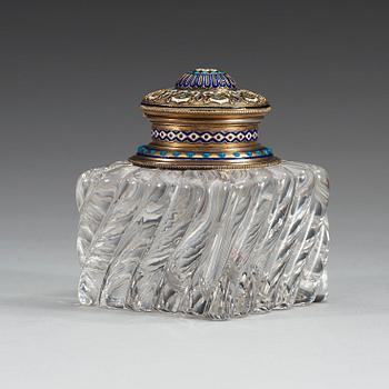 BLÄCKHORN, förgyllt silver, emalj och glas. Ryssland 1800-talets slut.