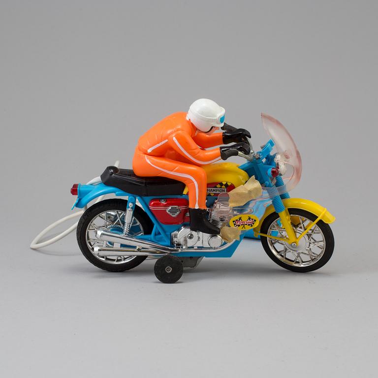 A 1970s battery operated toy racing auto cycle,Original "Junior" Product, Japan.