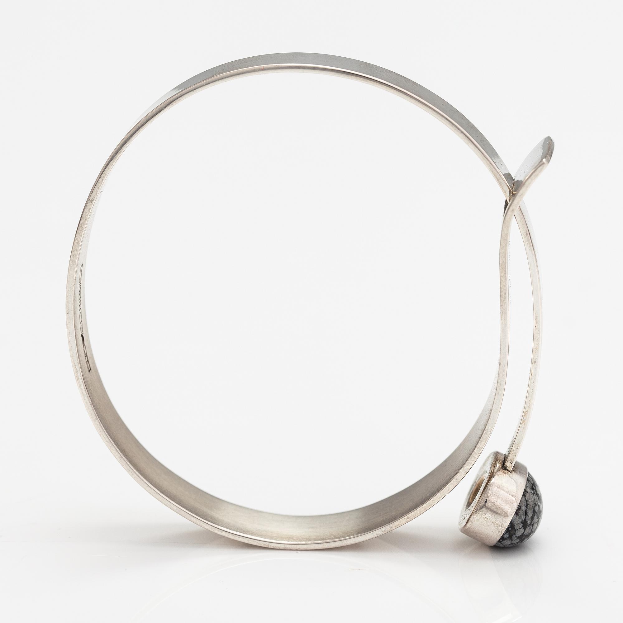 Elis Kauppi, A silver bracelet with an snowflake obsidian. Kupittaan kulta, Turku 1958.