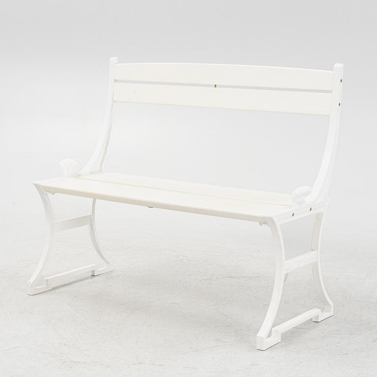 Folke Bensow, trädgårdsbänk, variant av "Sneckan", Byarums Bruk.