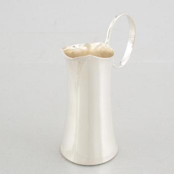 Martin Öhman, a sterling silver box with lid and a creamer, Halmstad 1979-1980.