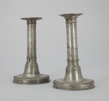 LJUSSTAKAR, ett par, tenn, 1800-talets första hälft.