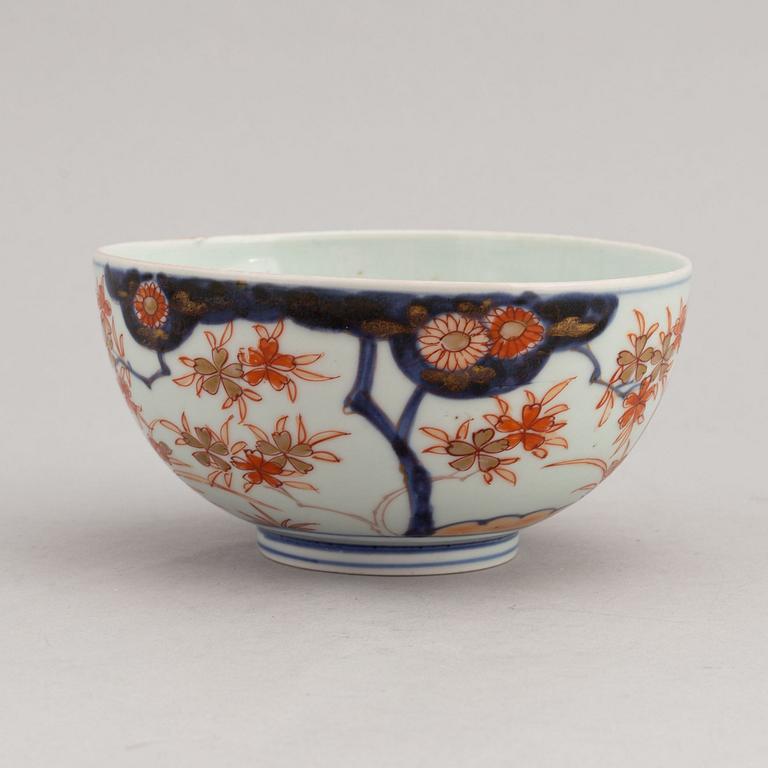 A Japanese vase and a bowl, 18th and 19th Century.