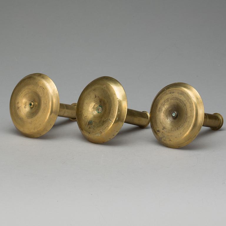 LJUSSTAKAR, 3 st, mässing, 1700/1800-tal.