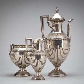 KAFFESERVIS, silver, 3 delar. August Johanson, Jönköping, 1900. Vikt ca 1130 g.