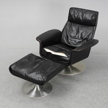 FÅTÖLJ med fotpall, 1960-tal, troligen Finland.