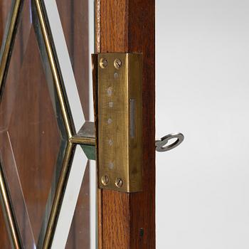 Vitrinskåp, jugend, tidigt 1900-tal.