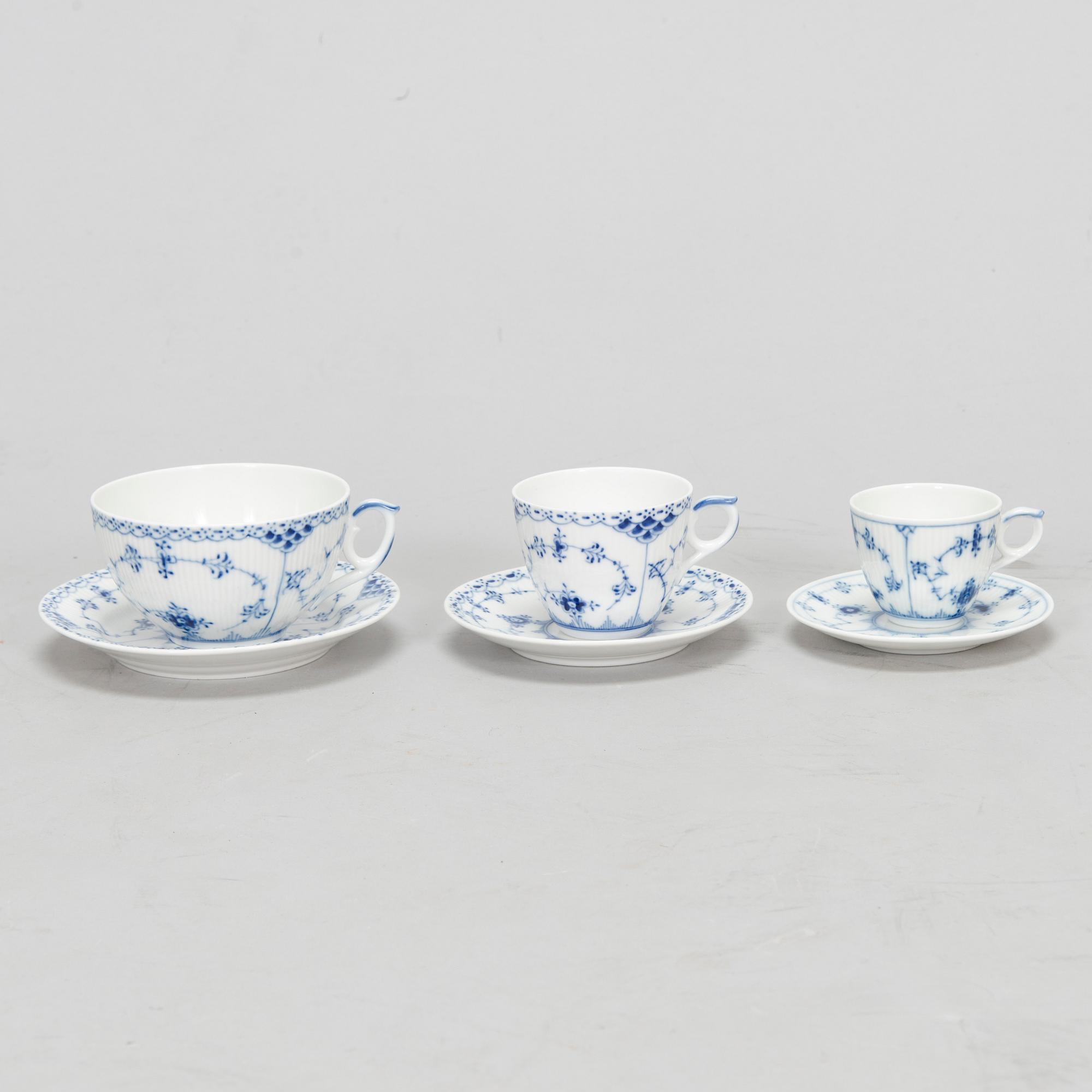 Royal Copenhagen, kaffe- och teservis, 55 delar, porslin, "Musselmalet", Danmark 1955-58.