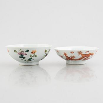 Two Chinese family rose porcelain bowls, Qing dynasty, 19th century.