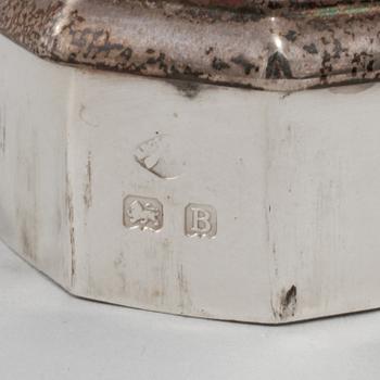 GRÄDDSNIPA samt SOCKERRUSKA, silver, Birmingham, 1800-talets slut samt 1900-talets början. Vikt 317 g.