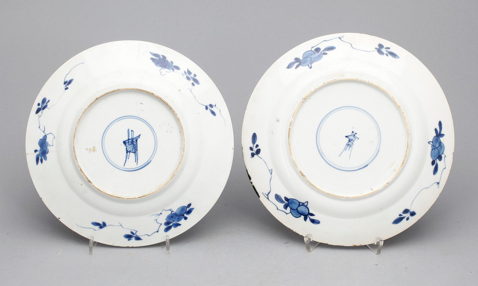TALLRIKAR, 2 st snarlika, porslin, Kina, Qing dynastin, Kangxi (1662-1722).