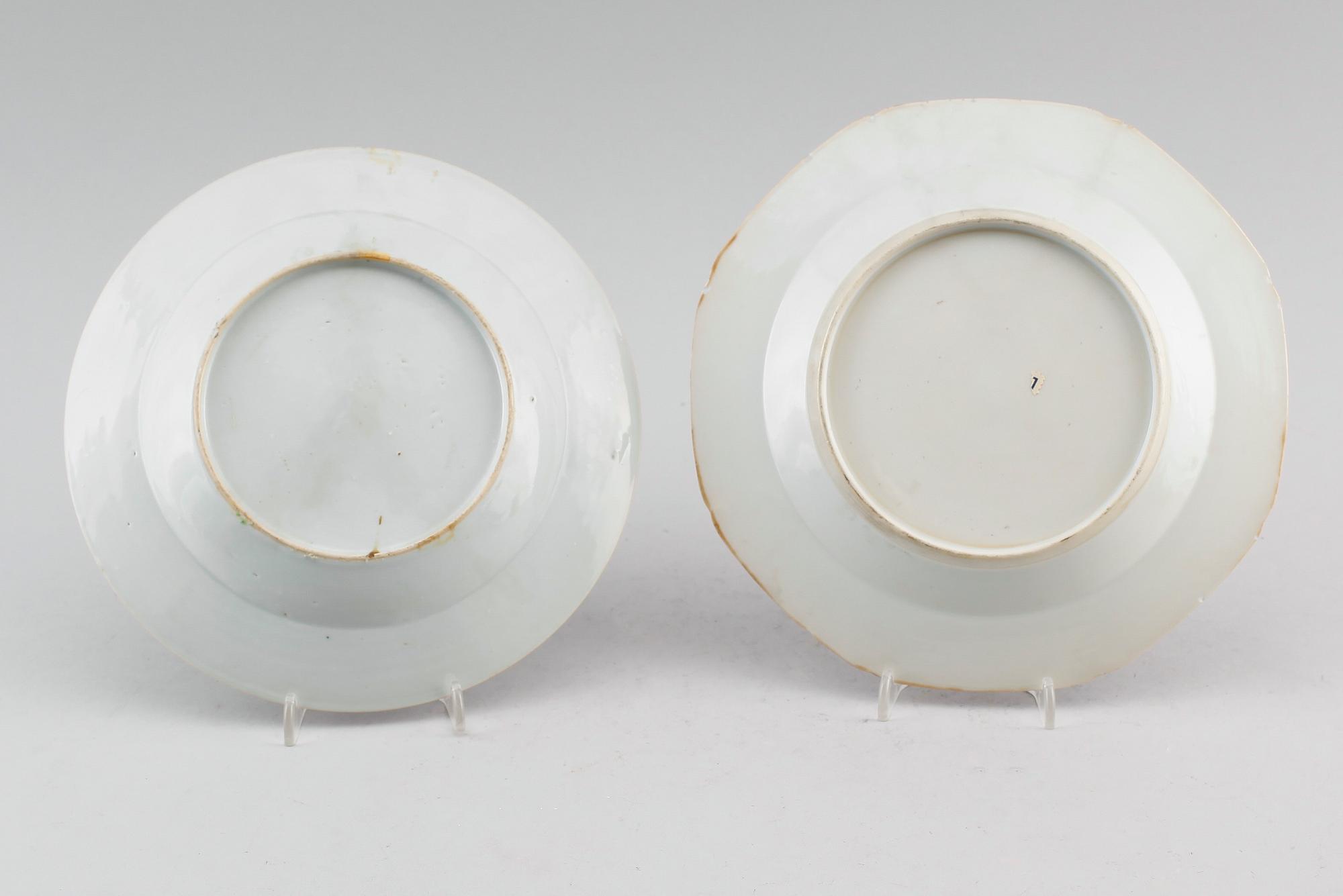 TALLRIKAR, 2 st, porslin, Kina, 1700-tal.