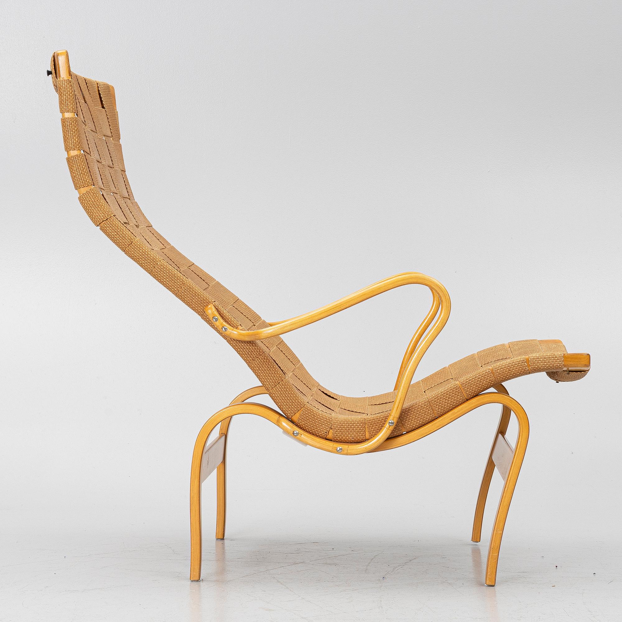 Bruno Mathsson, Armchair, 'Pernilla', Firma Karl Mahtsson, Värnamo, 1944.