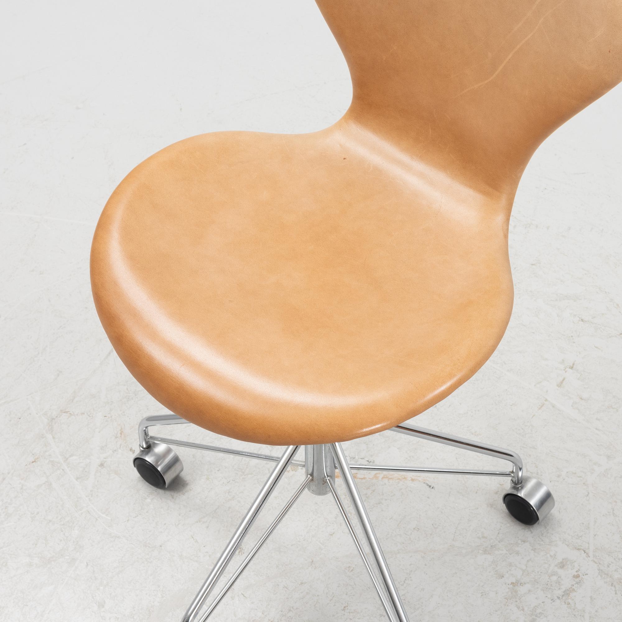 Arne Jacobsen, skrivbordsstol, "Sjuan", Fritz Hansen.