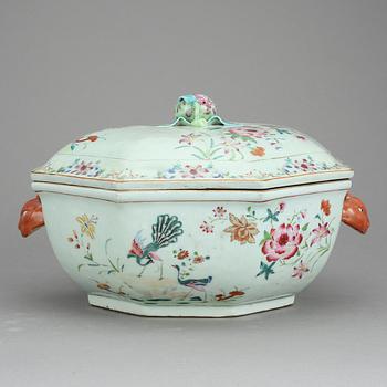 TERRIN, porslin, Qingdynastin, Qianlong (1736-95).