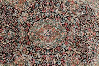 MATTA, Kirman, old, ca 270x175 cm.
