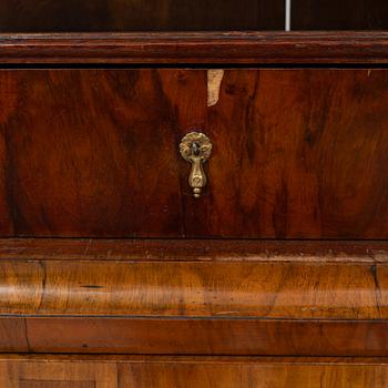 Salsskåp, 1700-talets andra hälft. Rokoko.