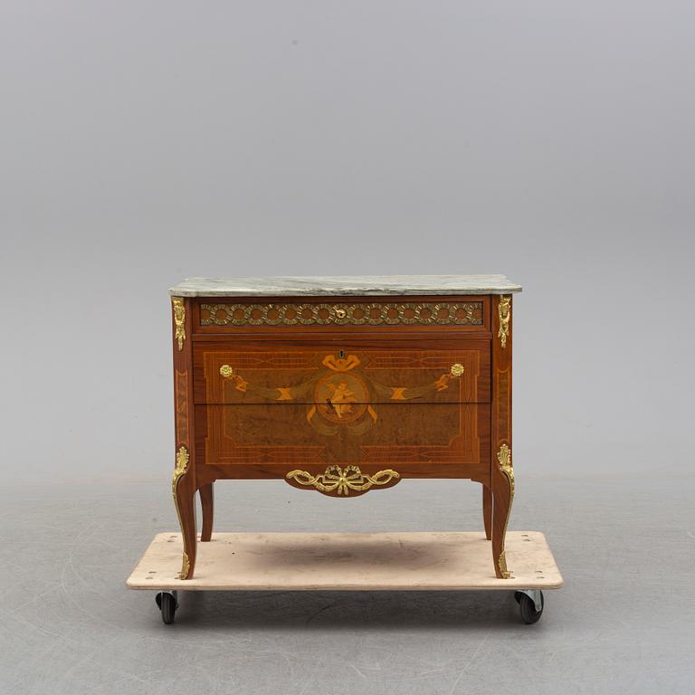 BYRÅ, gustaviansk stil, 1900-talets första kvartal.