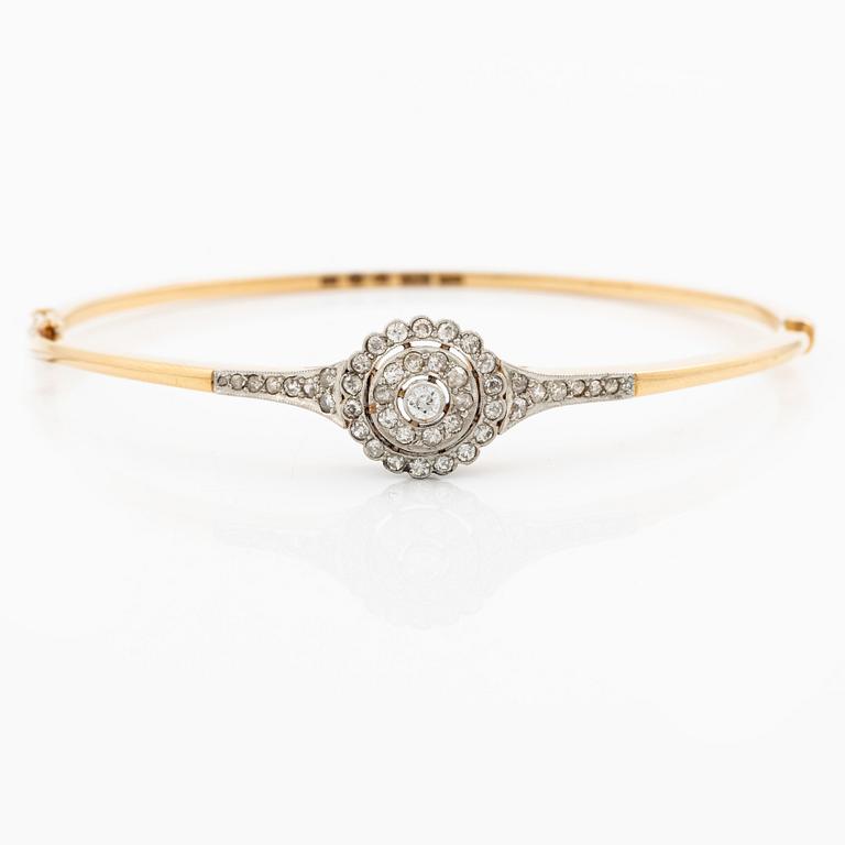 Armring 18K guld med gammalslipade diamanter 1920-tal.