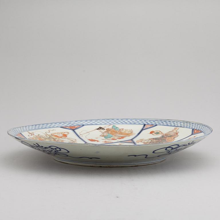 A large enameled dish, Japanese, meiji (1868-1912).