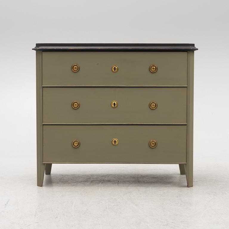 A chest of drawers, early 20th Century.