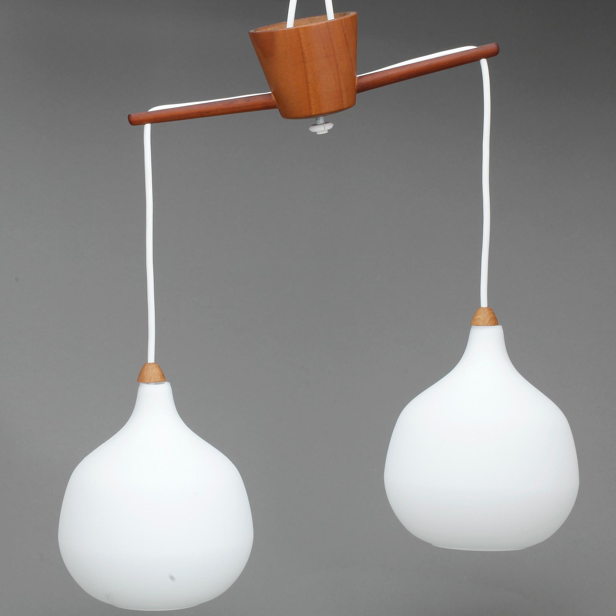 TAKLAMPA, möjligen Luxus, 1950-tal. Höjd ca 36 cm.