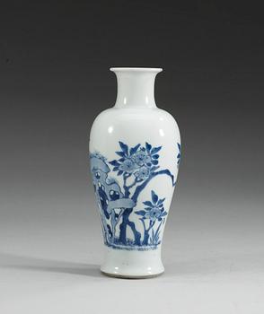 VAS, porslin. Qing dynastin, Kangxi (1662-1722).