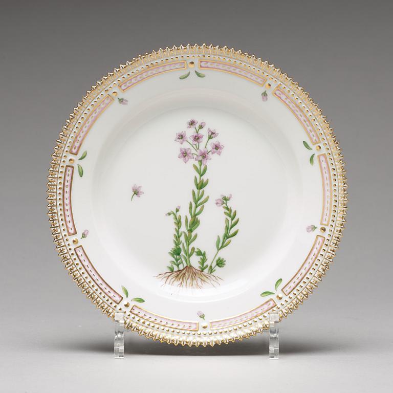 ASSIETTER, 12 stycken, porslin. "Flora Danica", Royal Copenhagen, Danmark, 1900-tal.