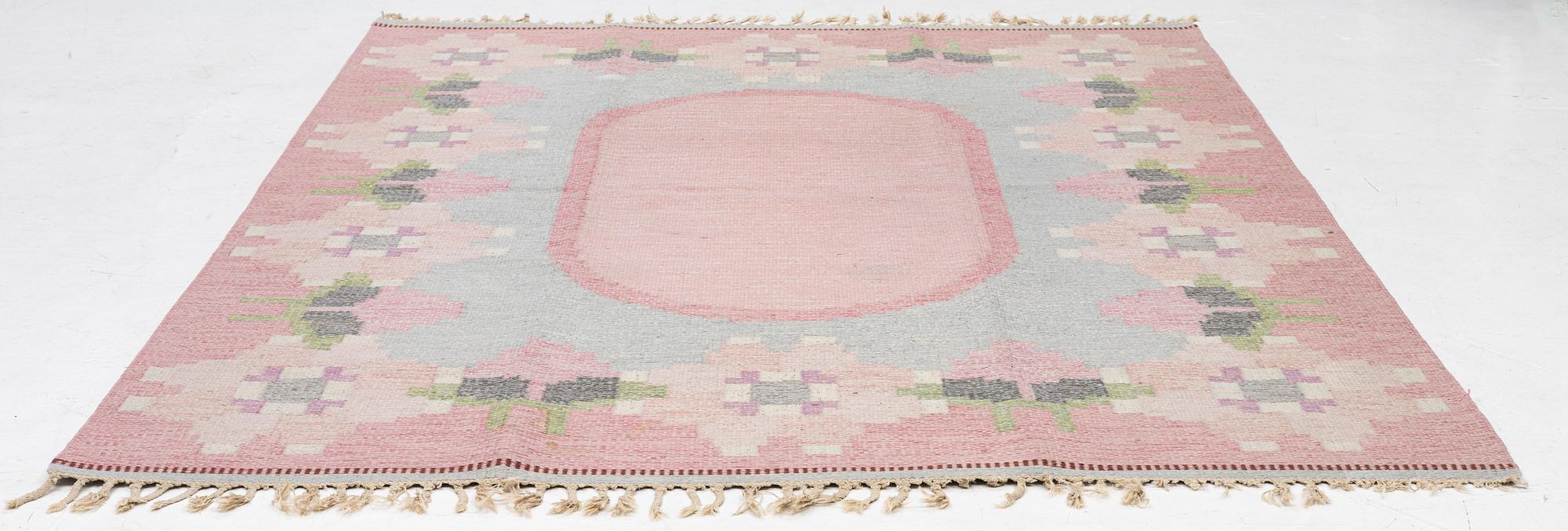 Ingegerd Silow, a flat weave carpet, signed IS, approx. 277 x 197 cm.