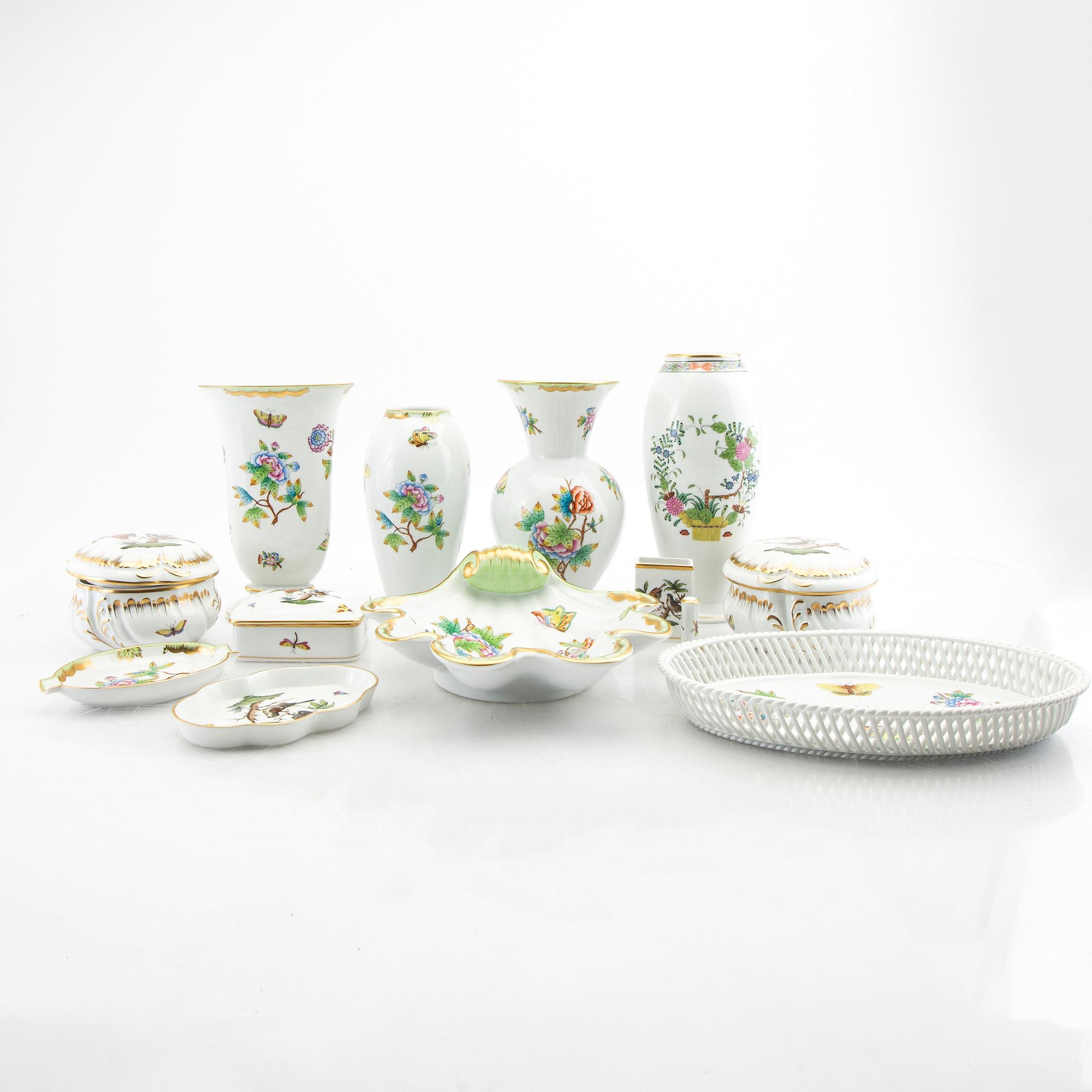 Vaser, skålar mm 13 dlr Herend porslin 1900-talets andra hälft.