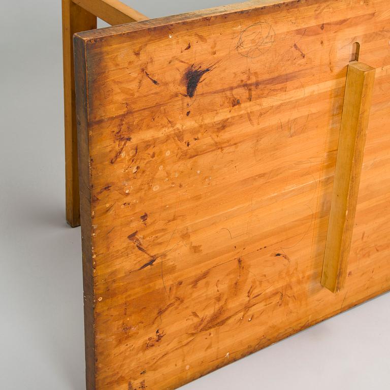 Olavi Hänninen, matbord för HMN Huonekalu Mikko Nupponen, Lahtis, 1960-tal.