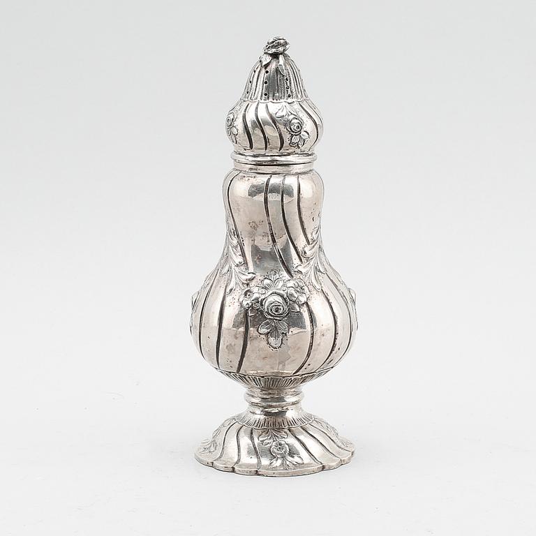 SOCKERSTRÖARE, silver, svenska importstämplar, 1900-talets första hälft. Vikt ca 241 gram.