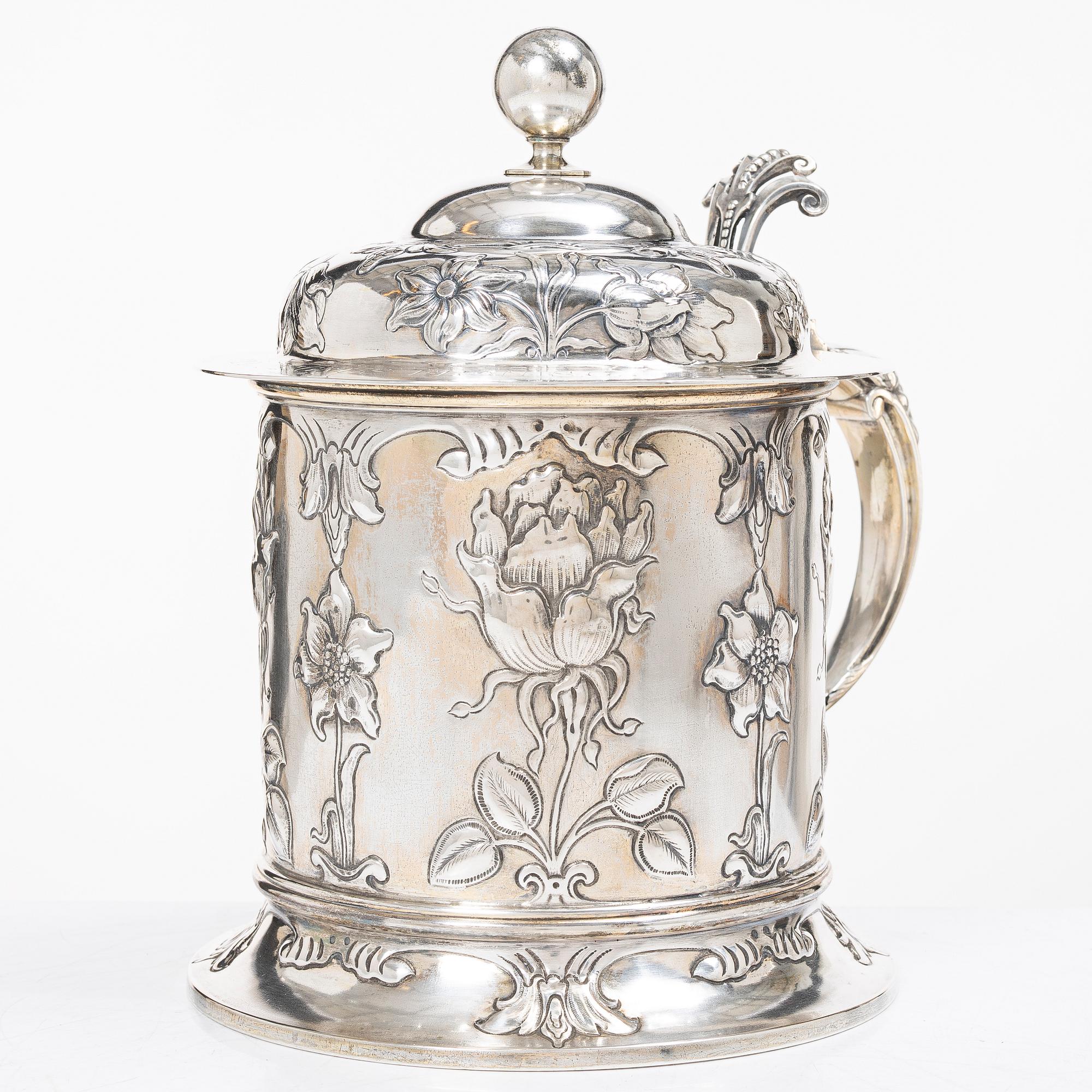C.G. Hallberg, Dryckeskanna, silver, Stockholm 1903.