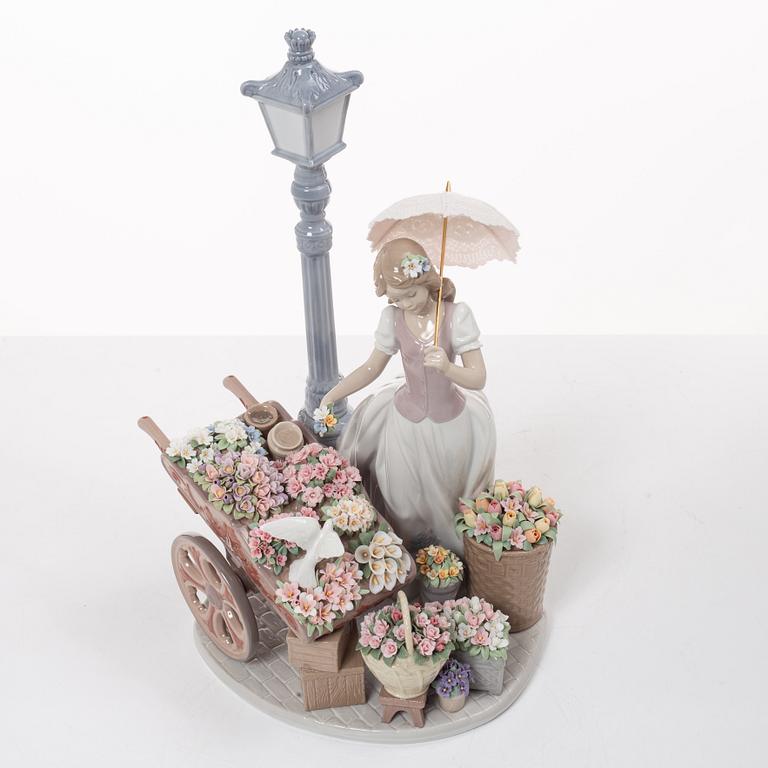 Miguel Angel Santaeulalia, figurin, "Flowers for everyone", Lladró, Spanien.