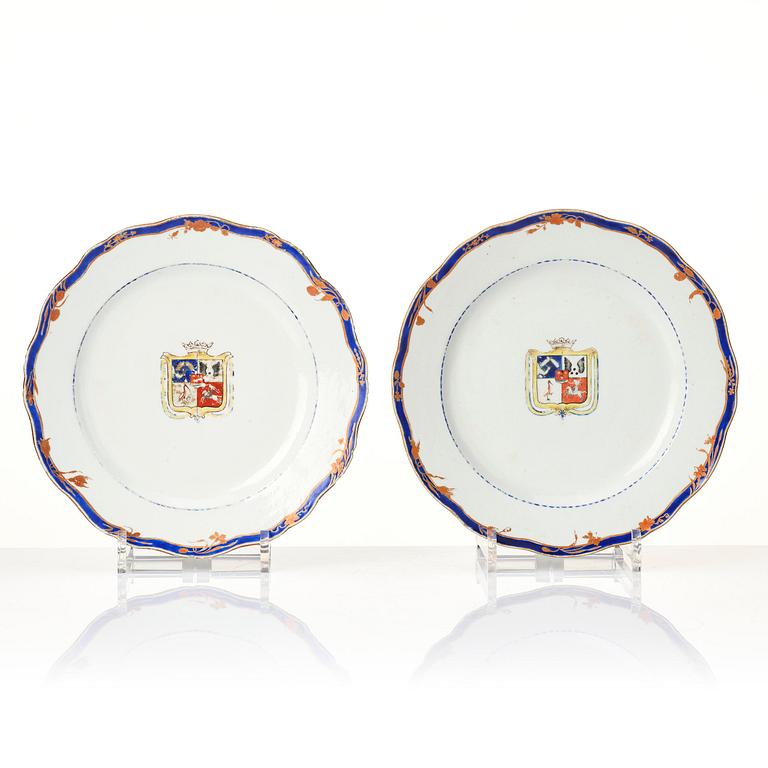 A set of 8 Chinese Export armorial dinner plates, Qing dynasty, 1790's.