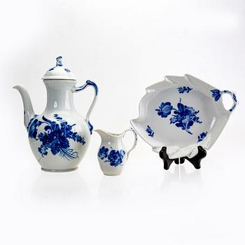 A 63 pcs Blå Blomst service from Royal Copenhagen later part of the 20th century.