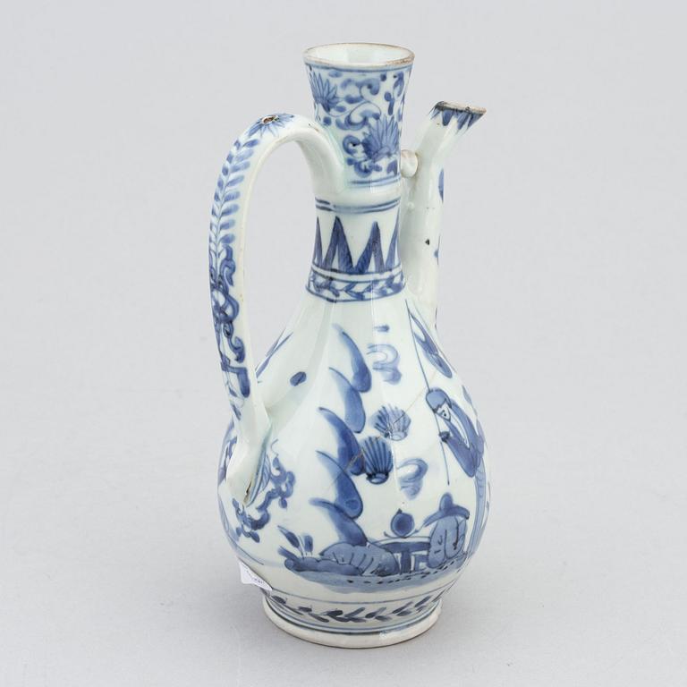 A blue and white porcelain ewer, Transition.