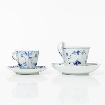 Royal Copenhagen, Service 82 pieces, Musselmalet, half lace.