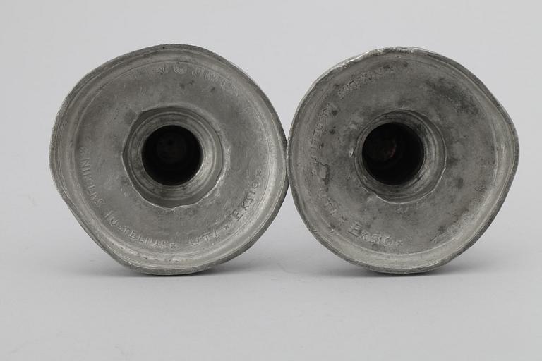 LJUSSTAKAR, ett par. Tenn. Nicolaus Justelius, Eksjö 1806.